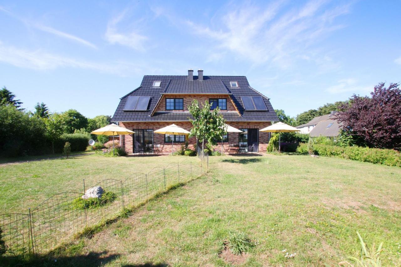 Ostseehaus Lea Doppelhaushaelfte Wiek auf Ruegen Exterior photo